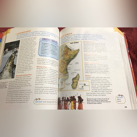 Scholastic‎ Children’s Encyclopedia - Picture 2 of 3